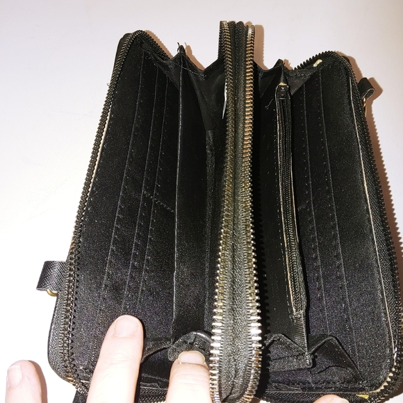 Rose Appliqued Black Purse clutch w removable strap - Picture 4 of 5